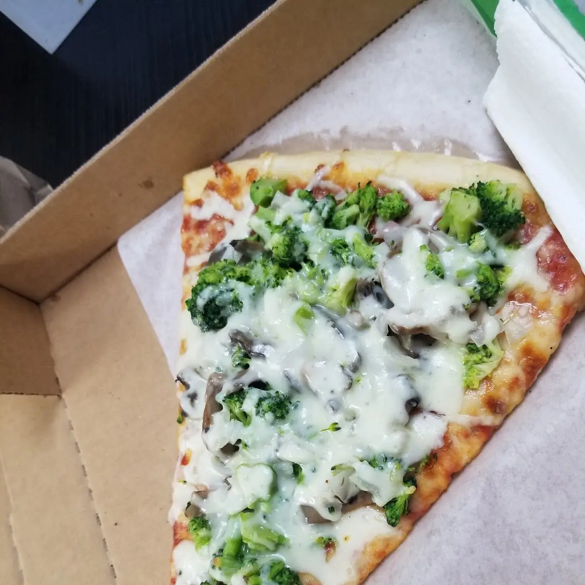Pizza de Brócoli Zetas Cebolla Y Queso