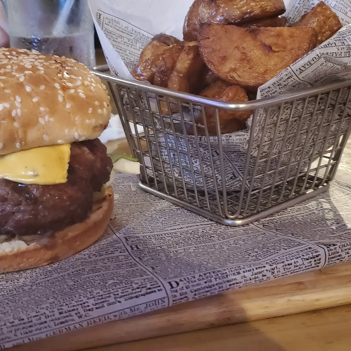 Morungos Burger and Fries