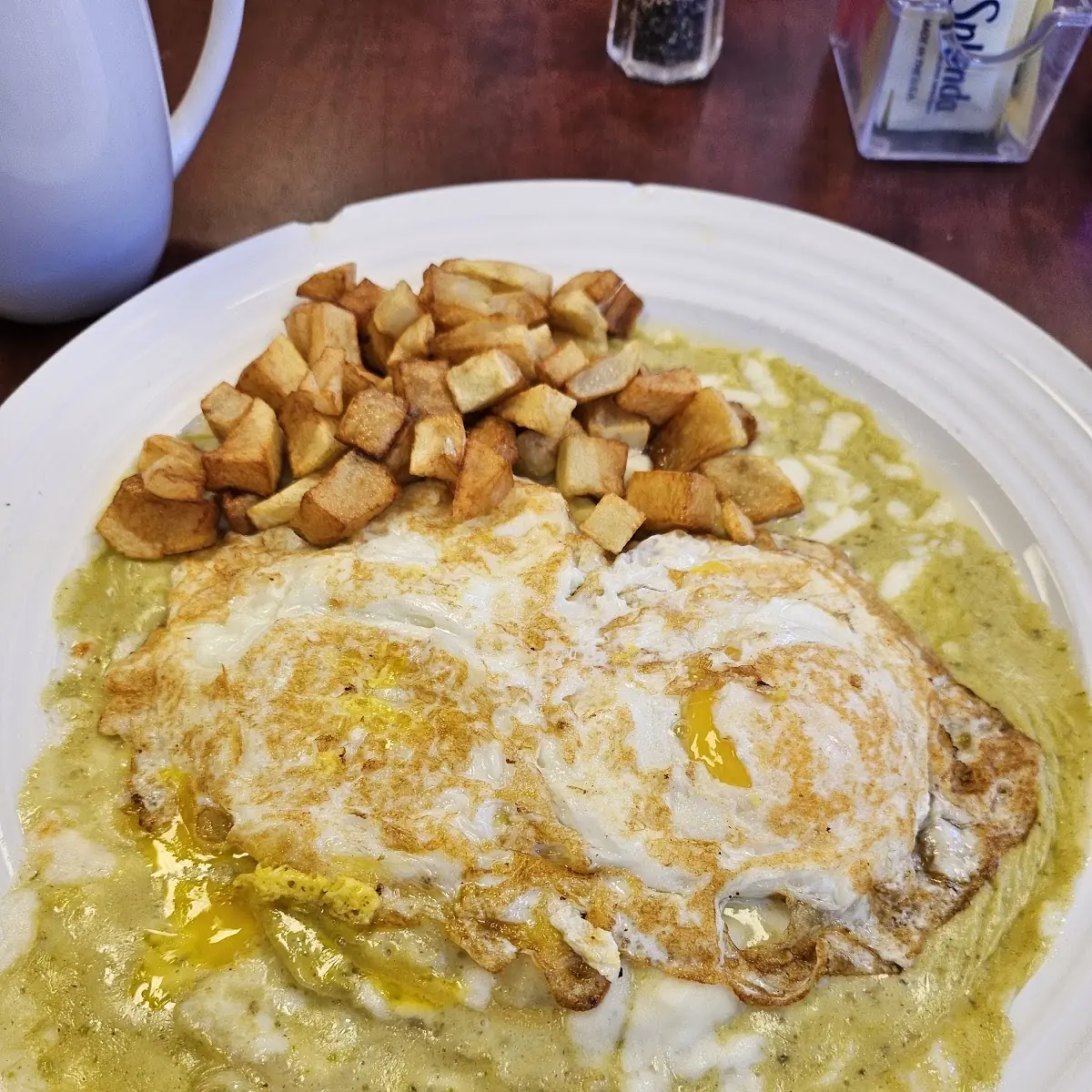 Enchiladas Verdes Montadas