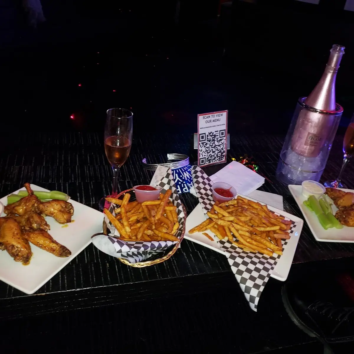 Chicken Wings with Fries