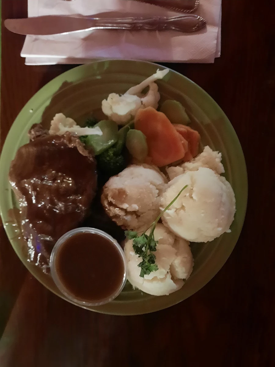 Roast Beef Dinner, Studs Lonigans Pub
