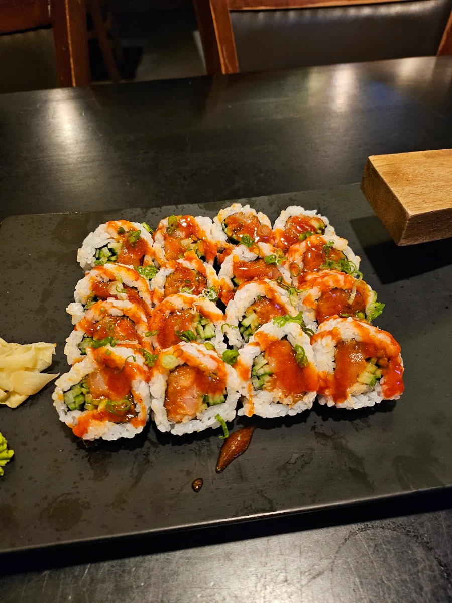 Spicy Tuna Roll, iSushi Japanese & Korean Restaurant
