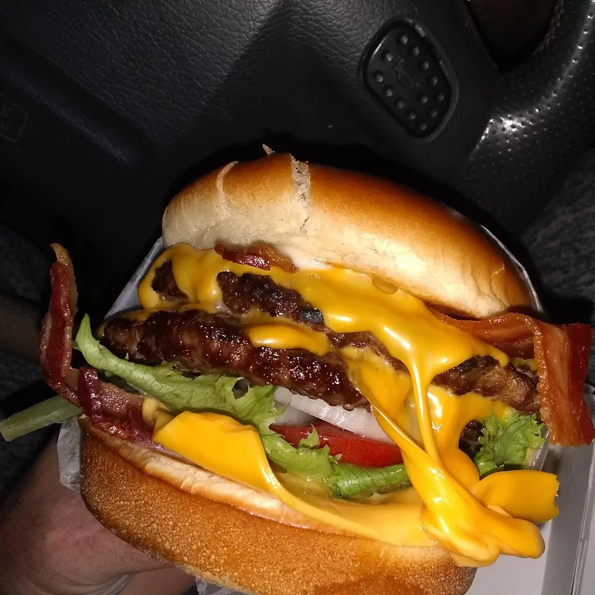 Monster Burger Extra Cheeses