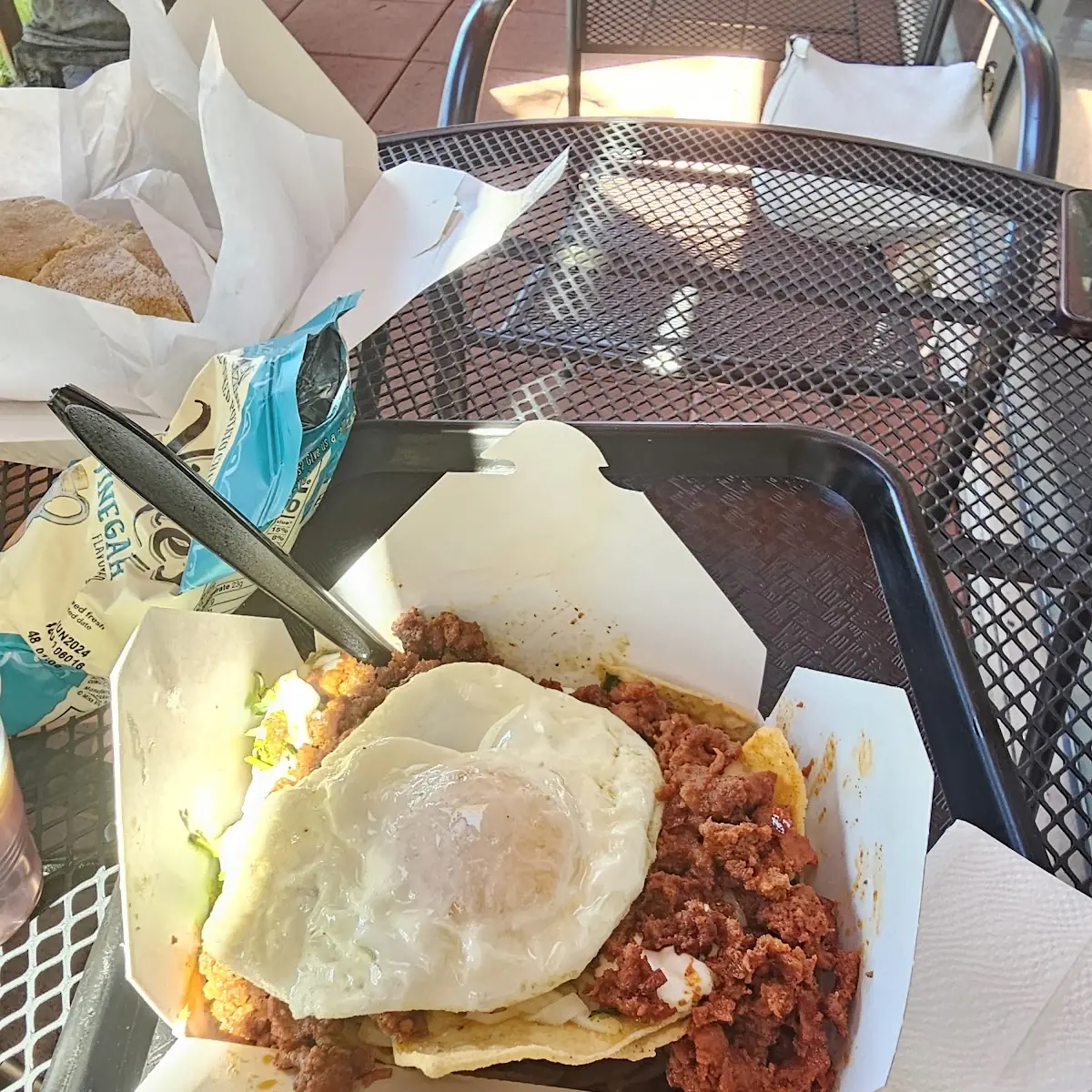 Chilaquiles Rojos Con Huevo