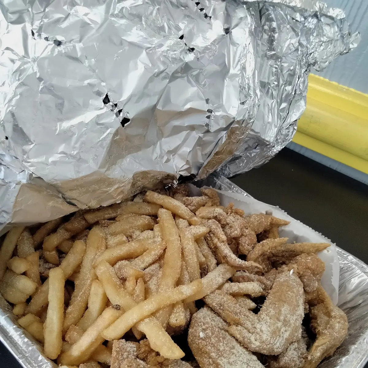 Chicken Wings with Fries