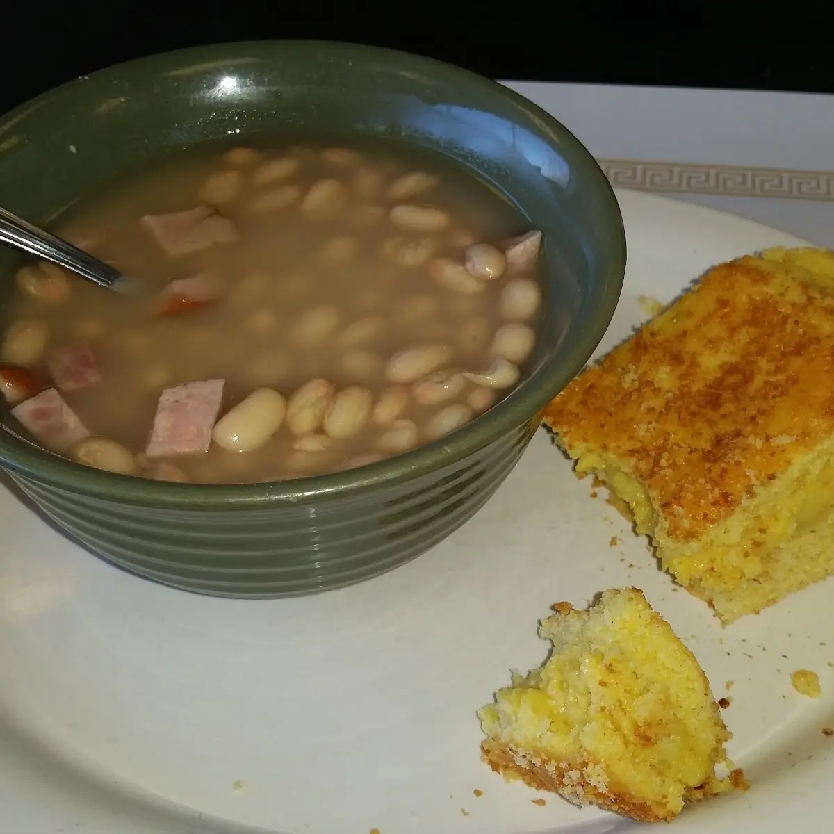 Navy Beans with Cornbread