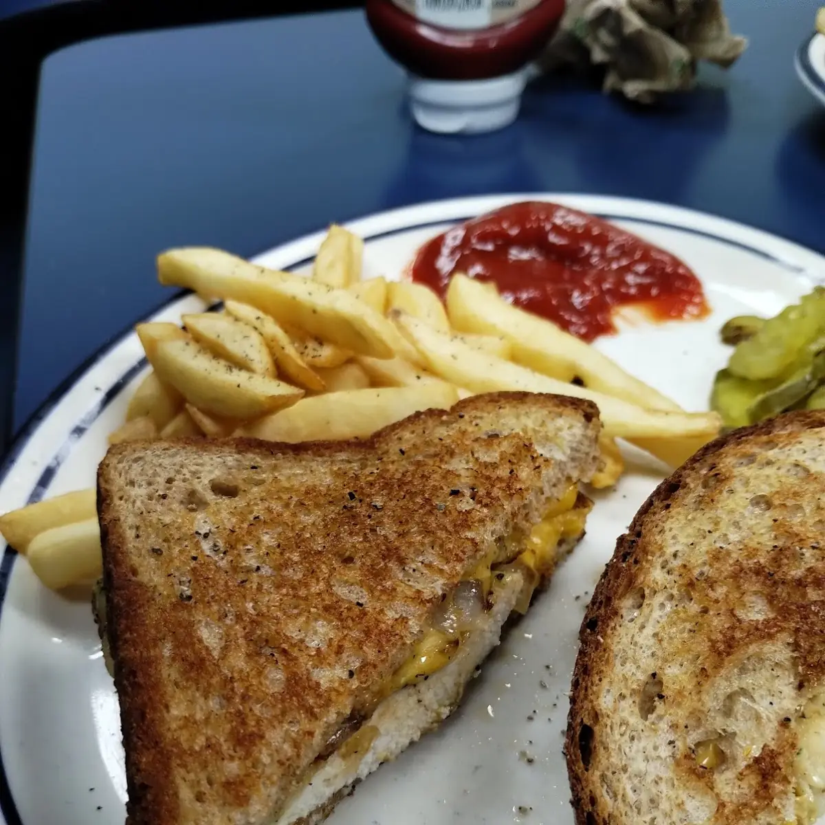 Jr sr Grilled Cheese & Fries