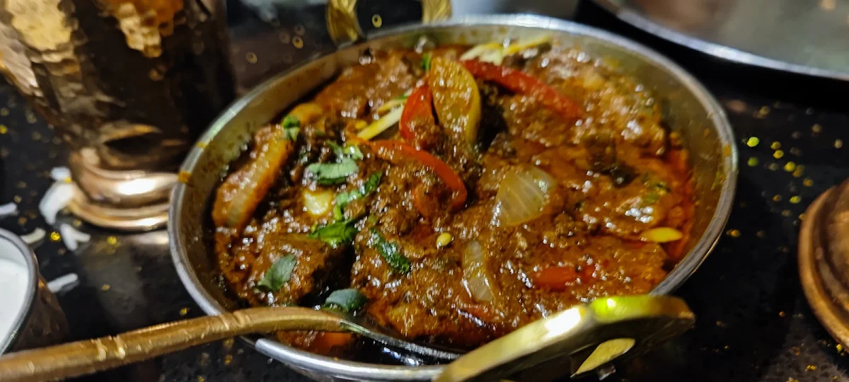 Kadhai Kurry, Shandhar Hut Indian Cuisine - Downtown