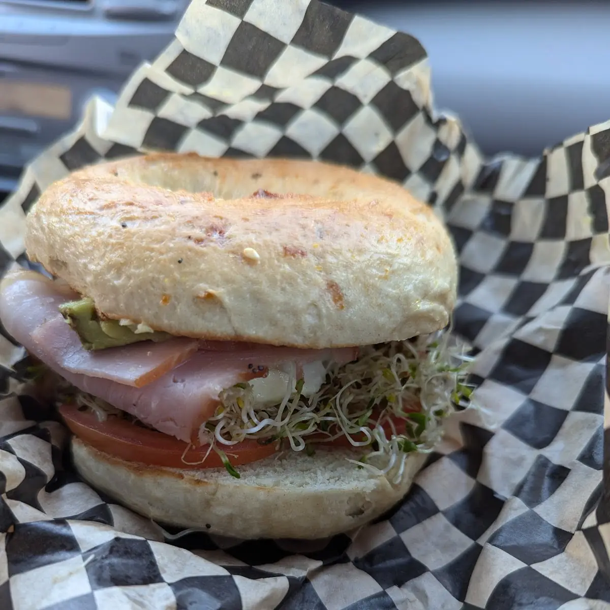 Veggie Bagel with Ham and Egg