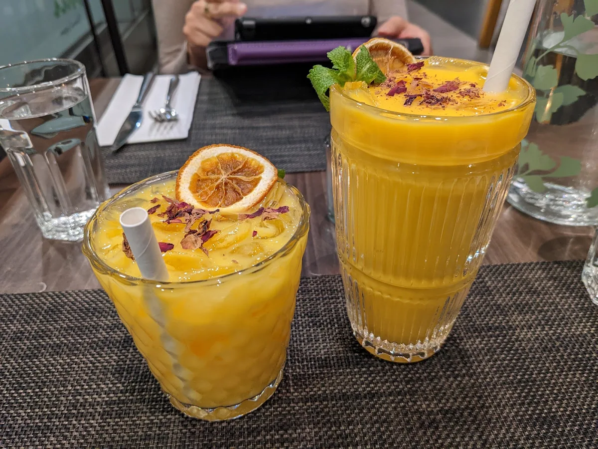 Mango Lassi, Thali