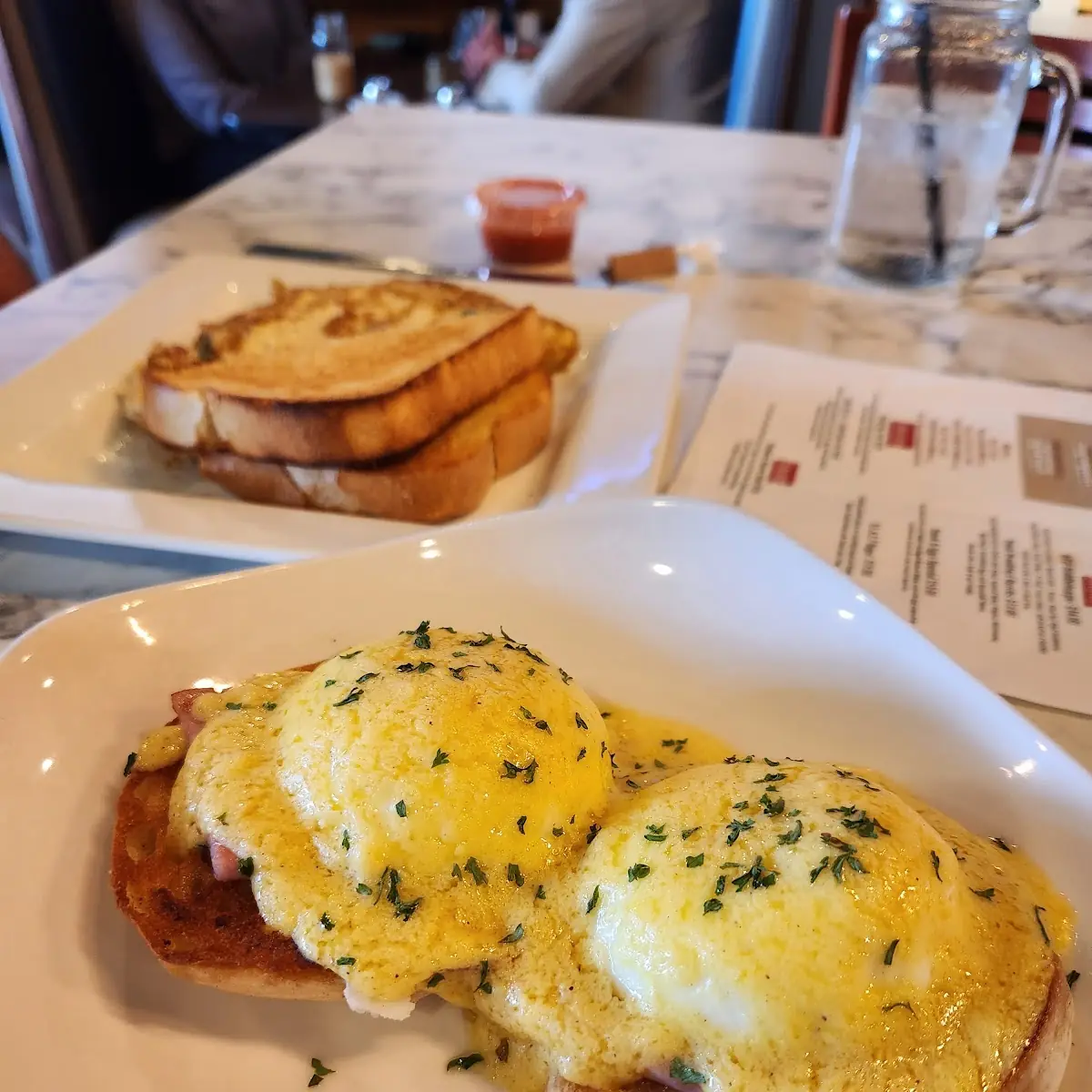 Crab Cake Eggs Benny