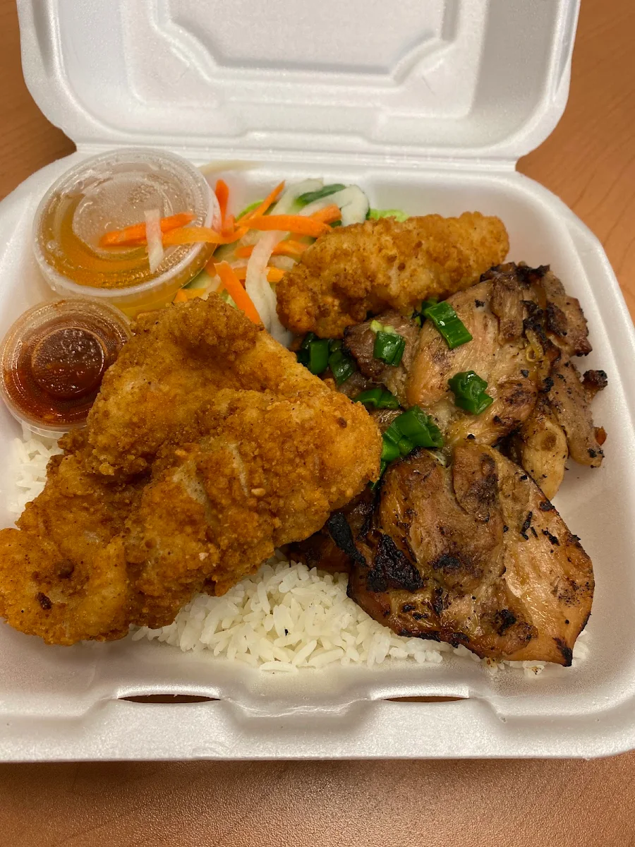 Grilled Chicken & Deep Fried Crispy Fish Rice