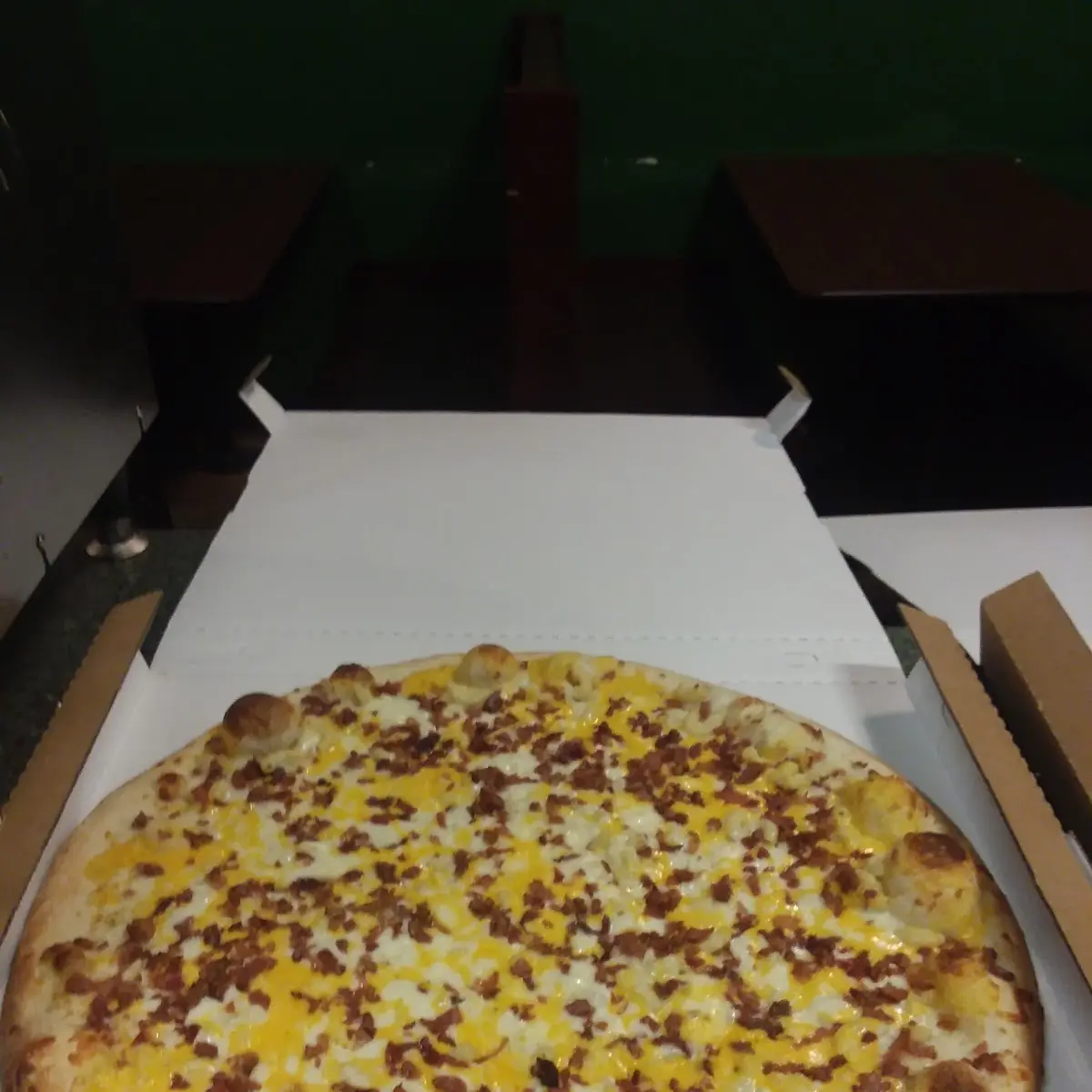 Bacon Mac and Cheese Pizza
