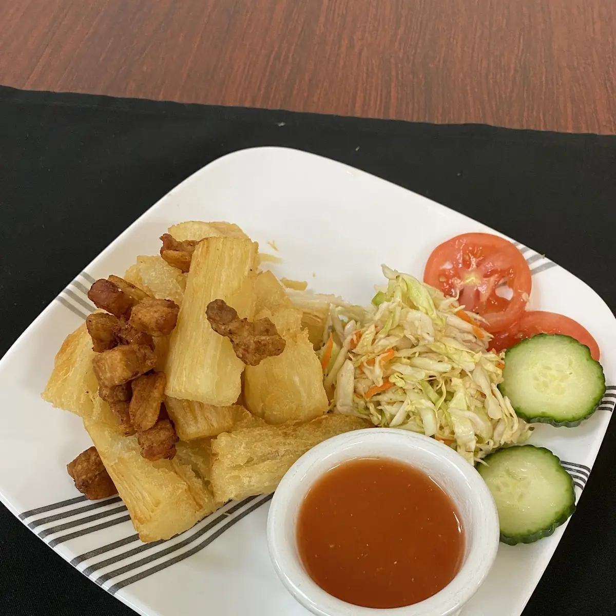 Yuca Frita Con Chicharron