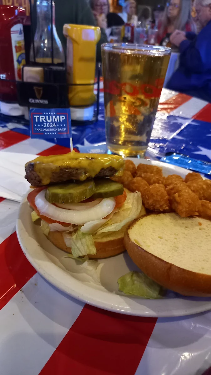 Cheeseburger with Tater Tots