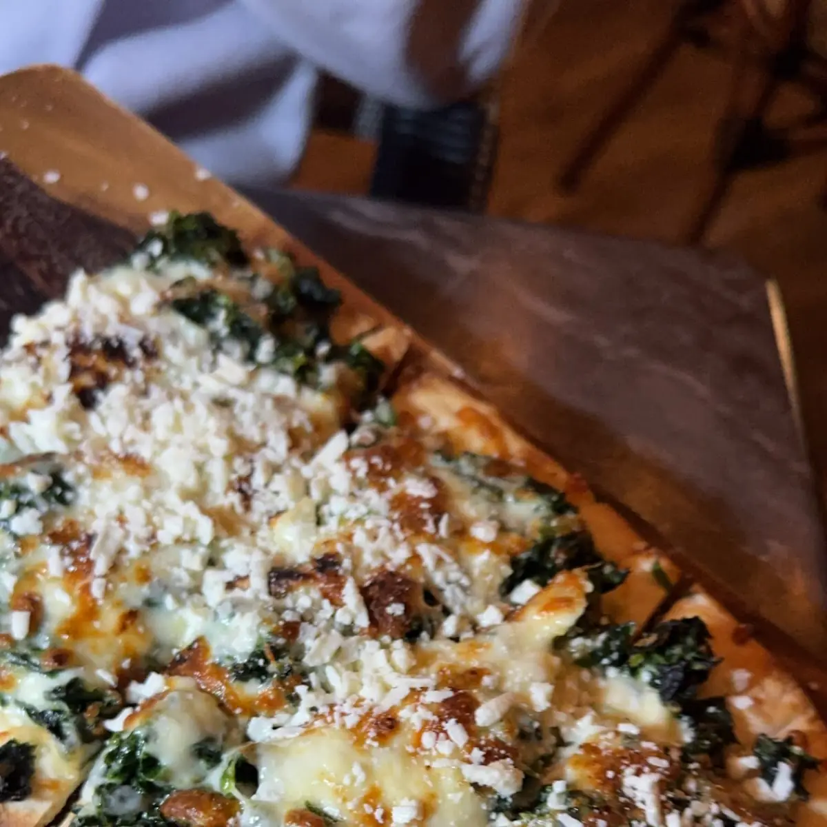 Garlic and Spinach Flatbread Pizza