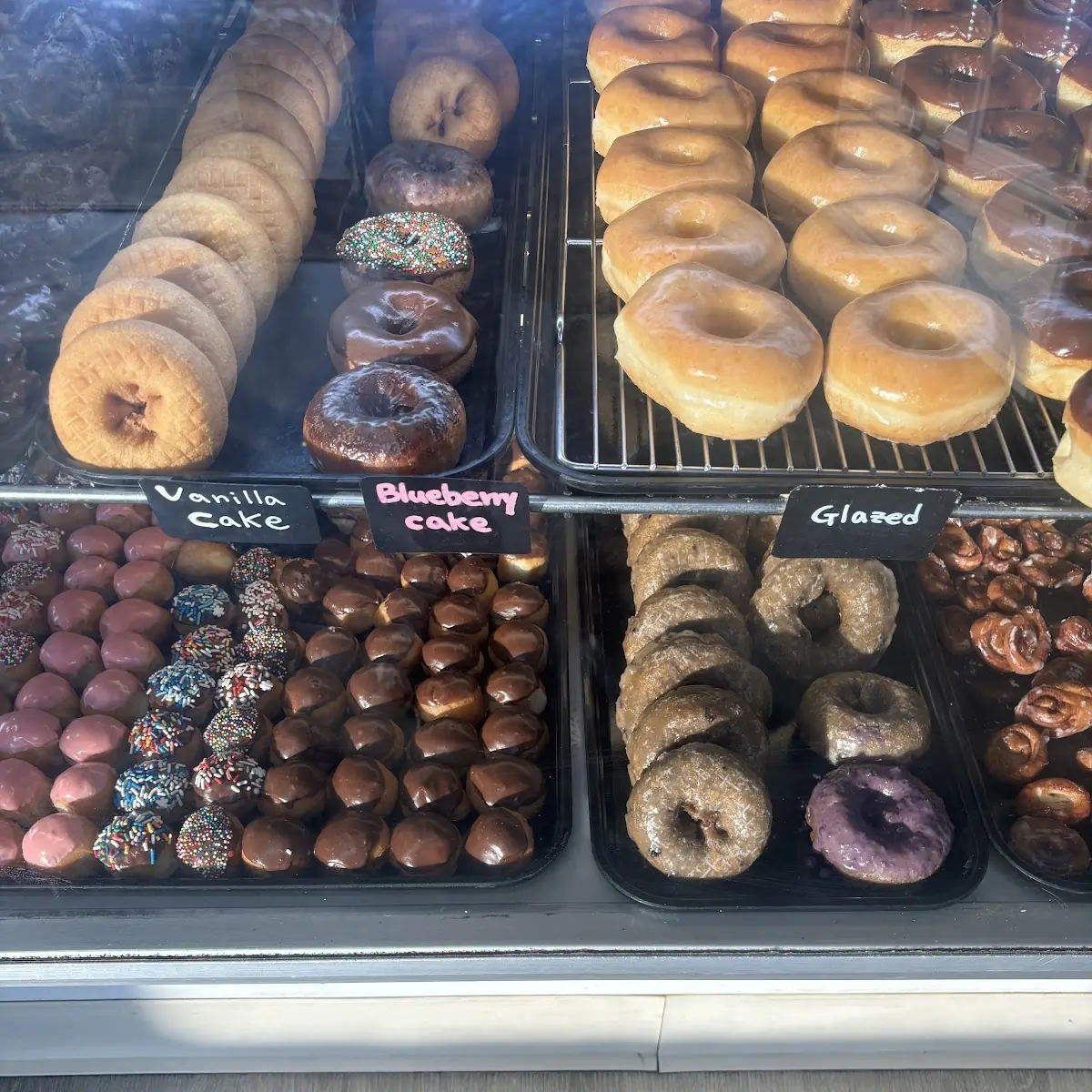 Blueberry Cake Glazed Donut Plan Cake Devil’S Cake Donut Holes Mini Cinnamon Rolls