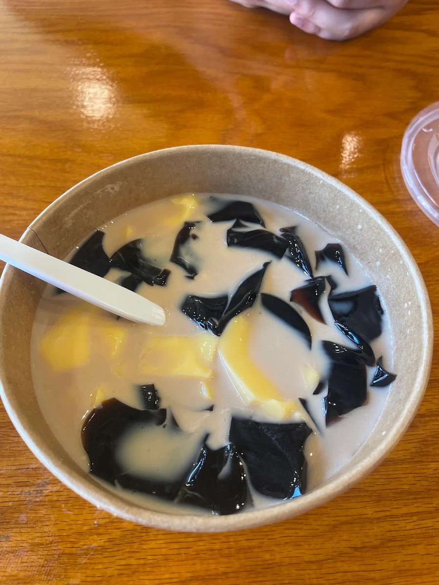 Icy Grass Jelly w Taro Ball