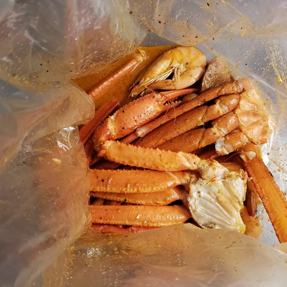 Snow Crab Legs w Head on Shrimp