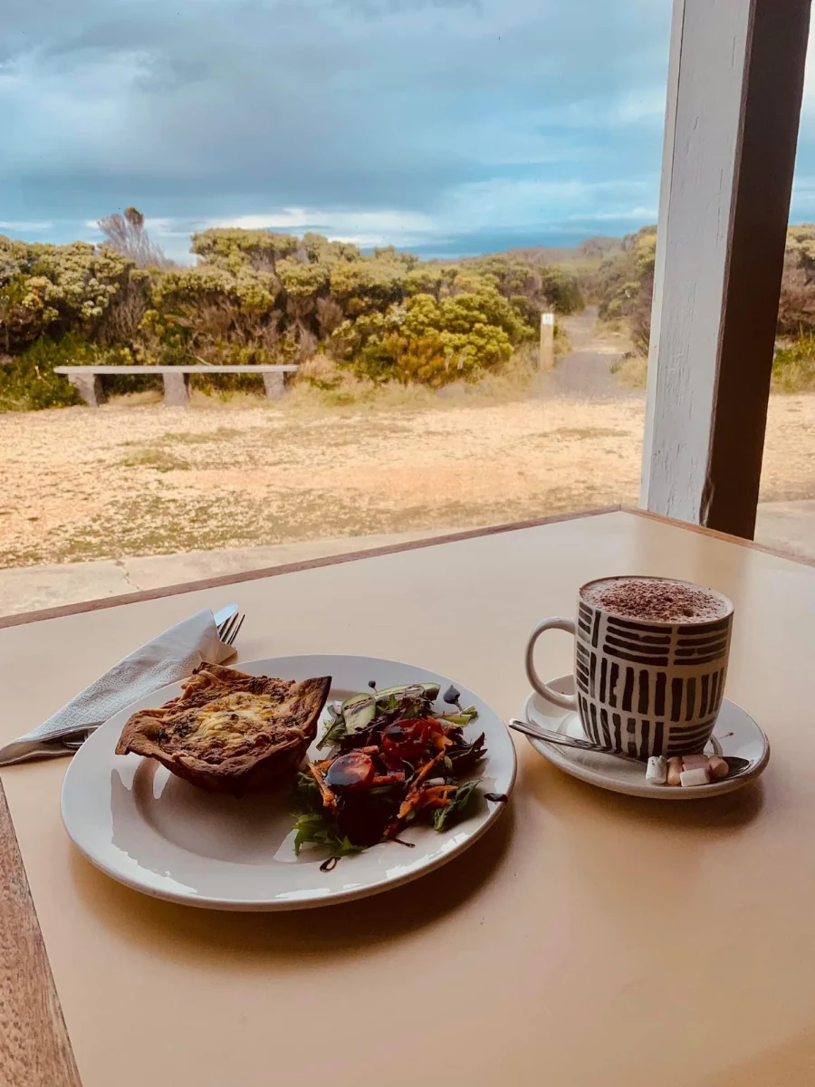 Highlights, Isabellas Cafe