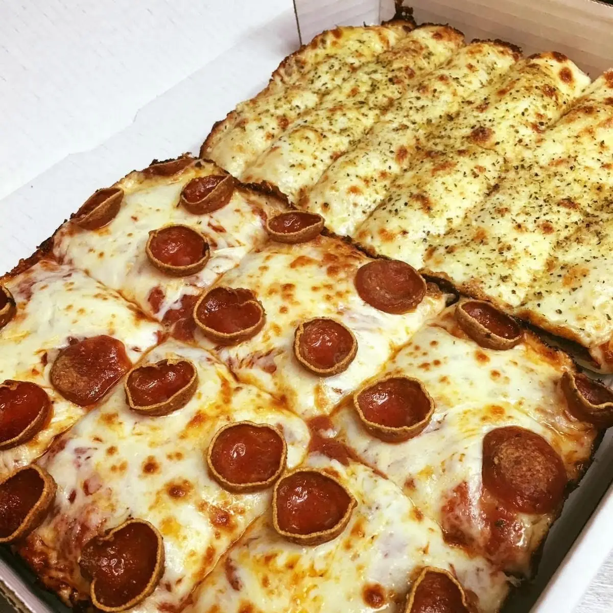 Detroiter Stuffed Crust