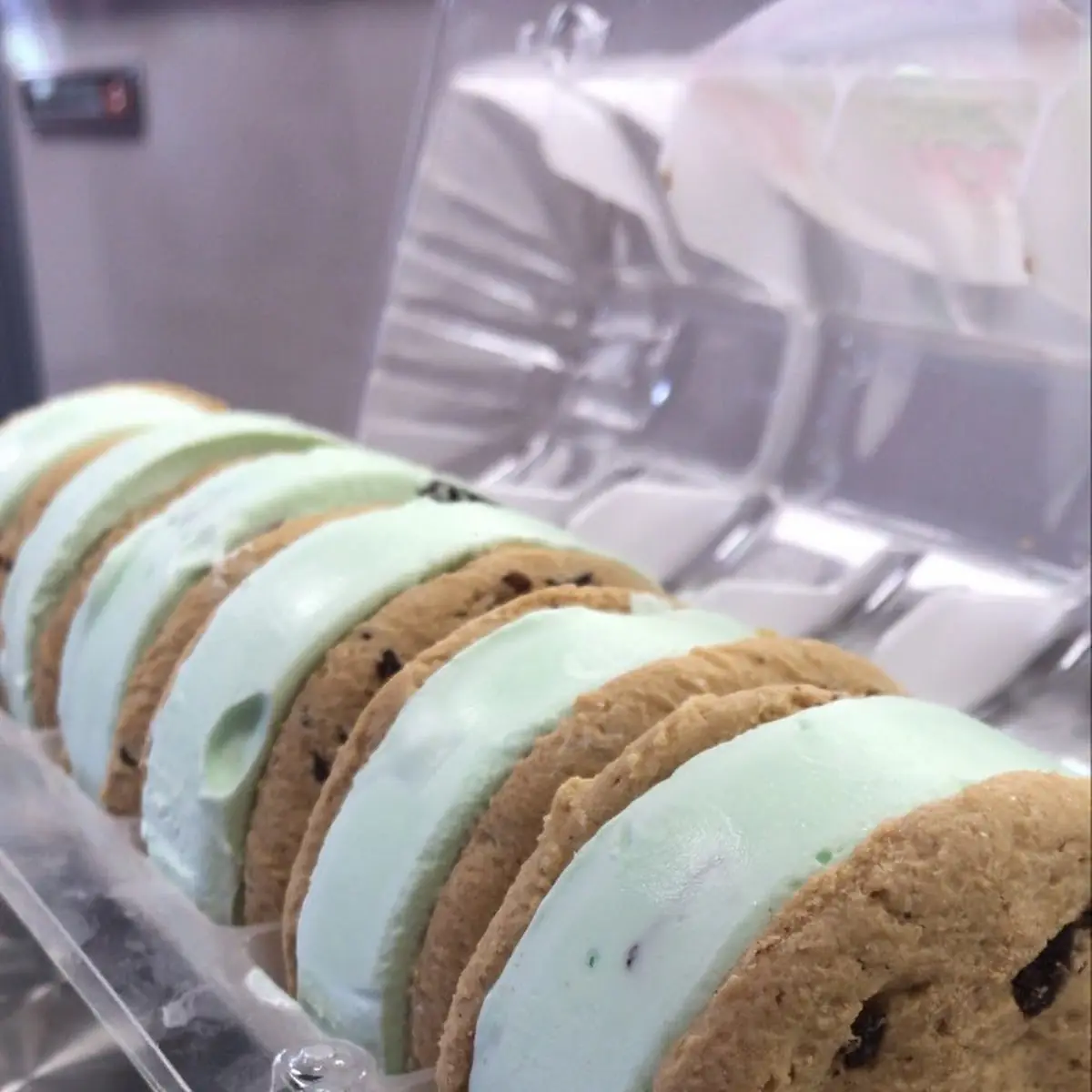 Vanilla Chip Cookies & Cream