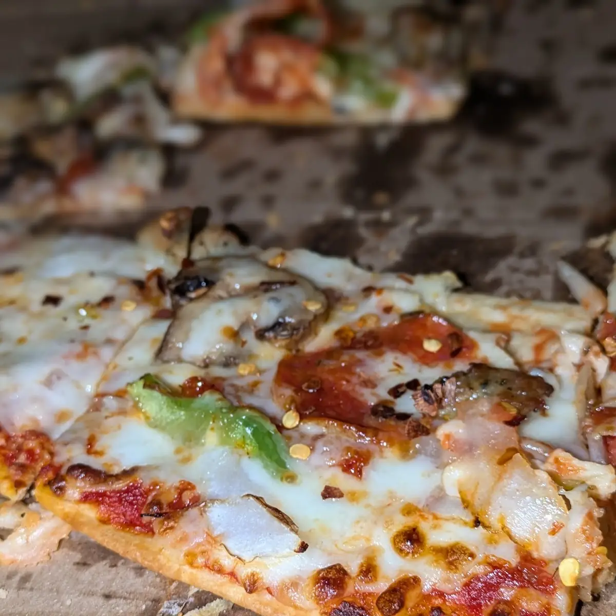 Thin Crust Deluxe Pizza