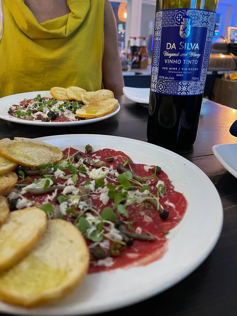 Beef Carpaccio, Socialē