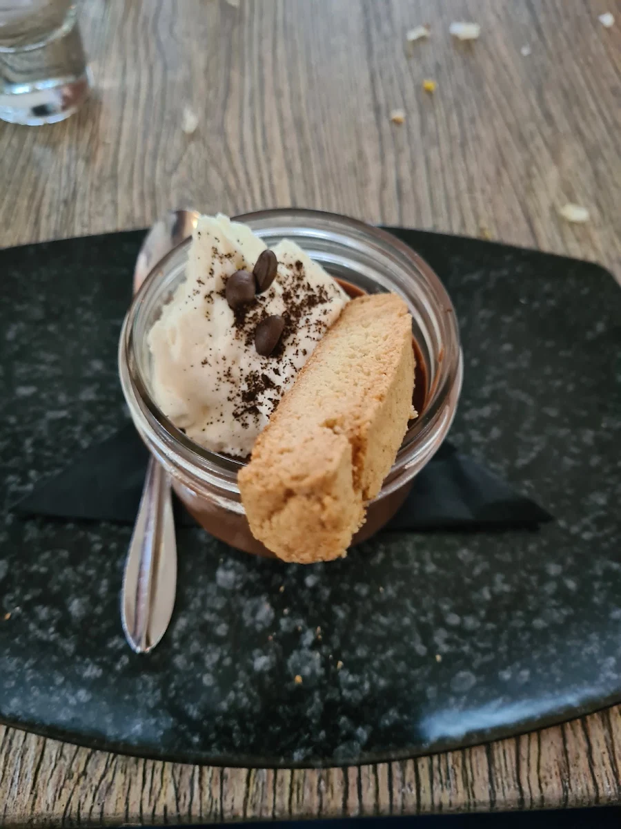 Chocolate Expresso Mousse Au Chocolat, Socialē