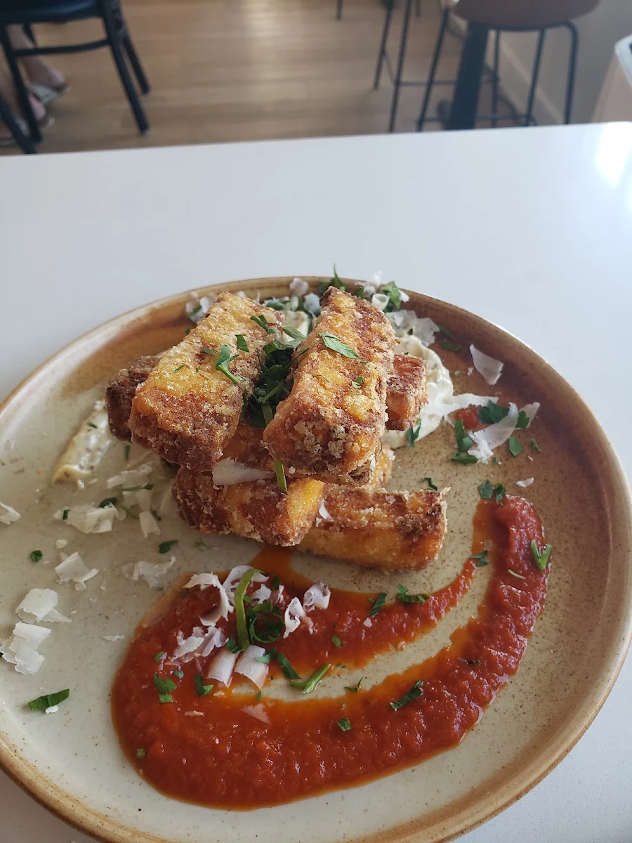Fried Polenta, Socialē