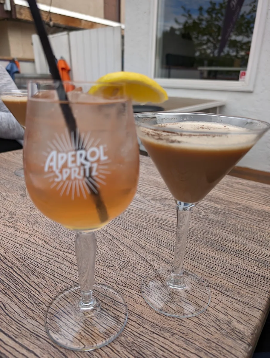 Limoncello Spritz and Espresso Martini, Socialē