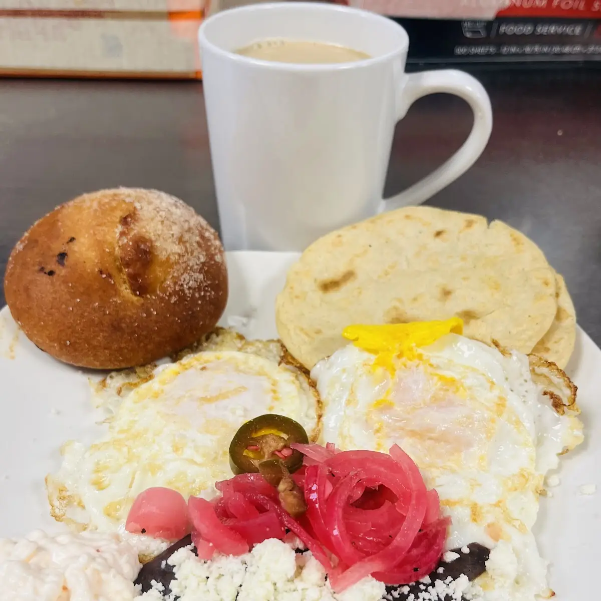 Desayuno Chapín Autentico Authentic Chapin Breakfast