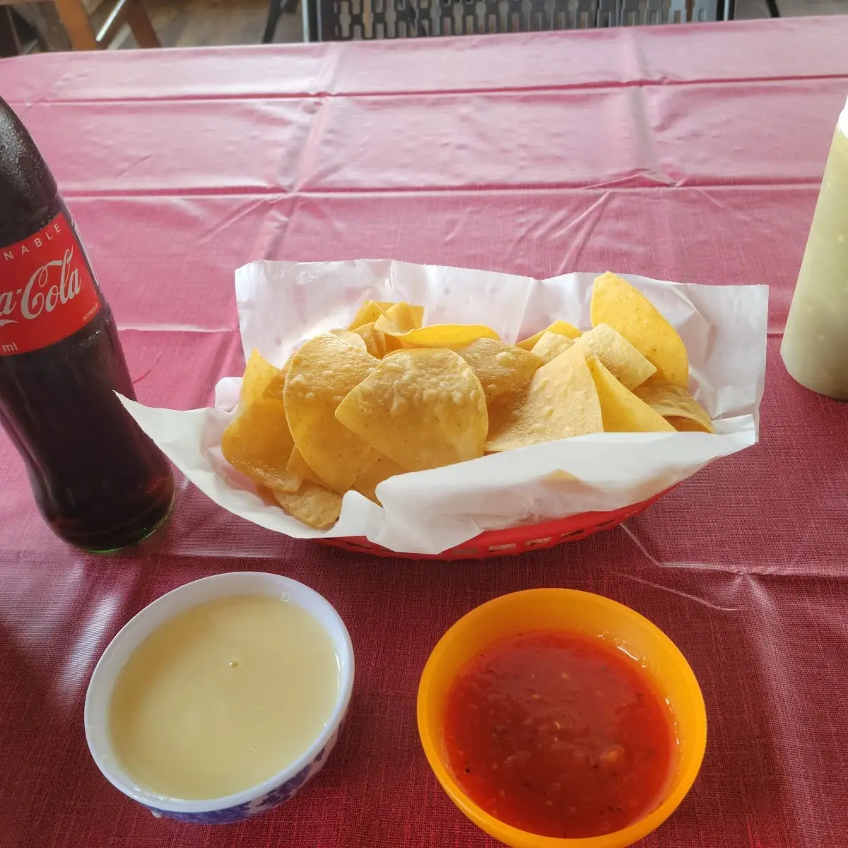 Queso Dip Salsa and Chips