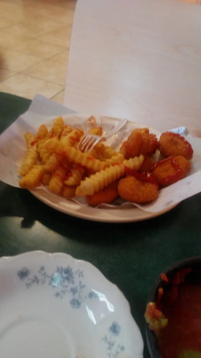 Chicken Nugget w Fries