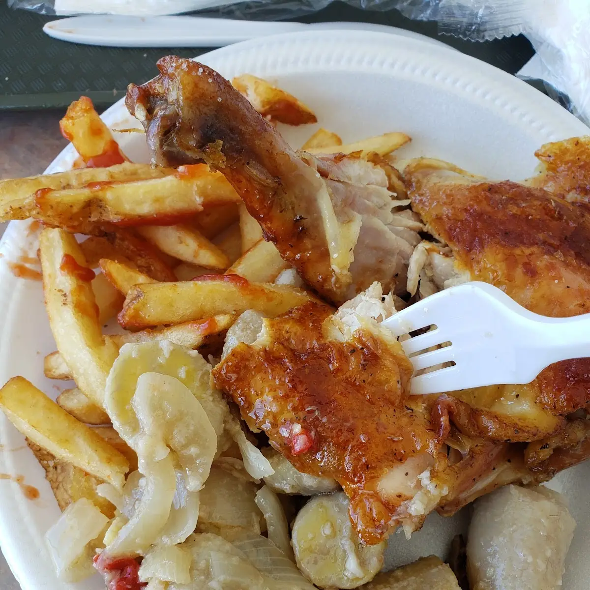 Pollo Asado Yuca Y Papaitas