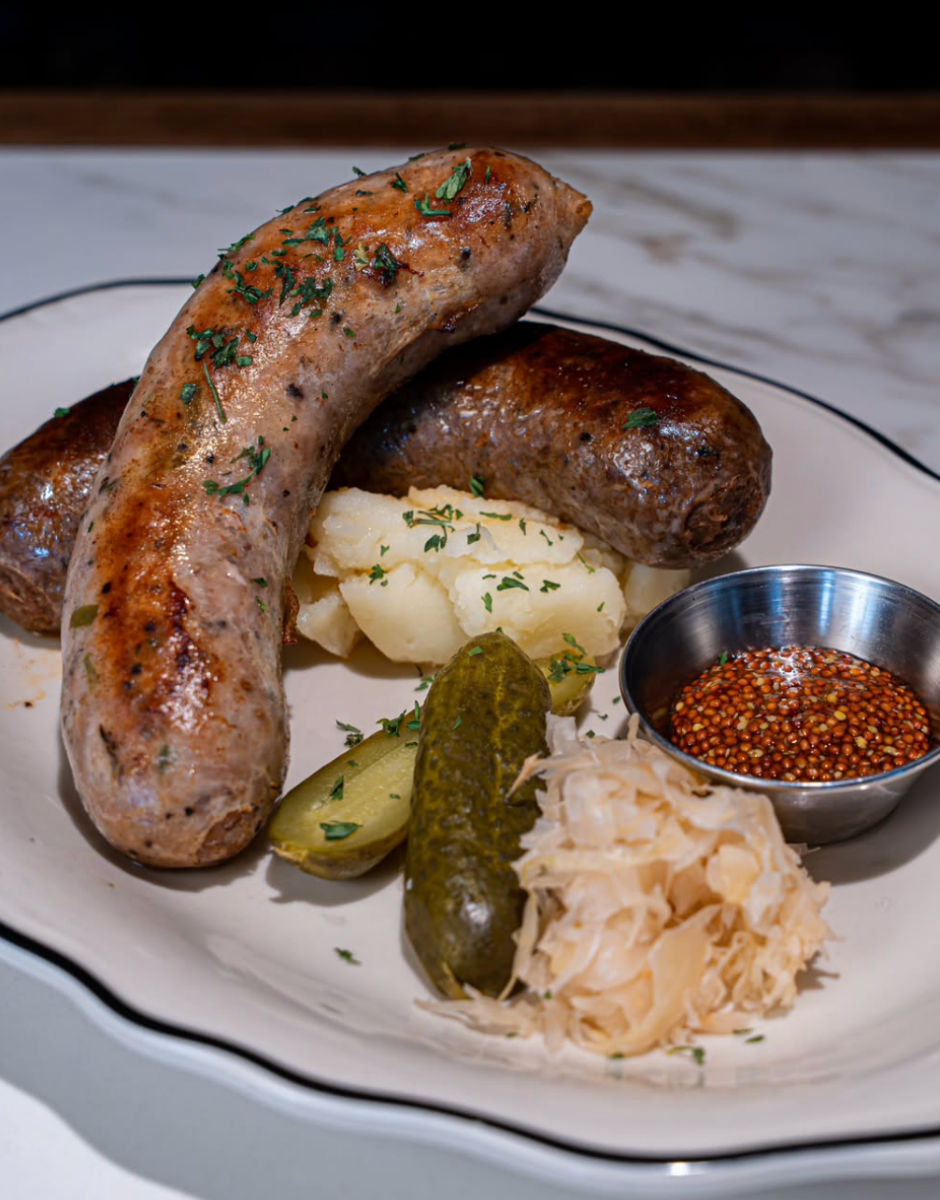Grilled Sausages with Mashed Potatoes