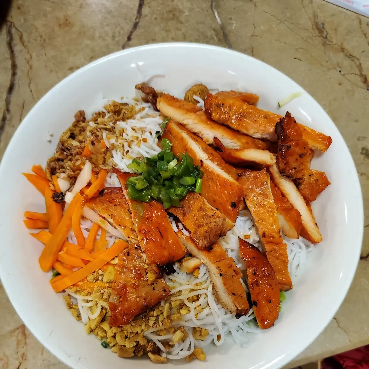 32. Vermicelli With Shredded Roast Pork Skin And Grilled Pork Slices