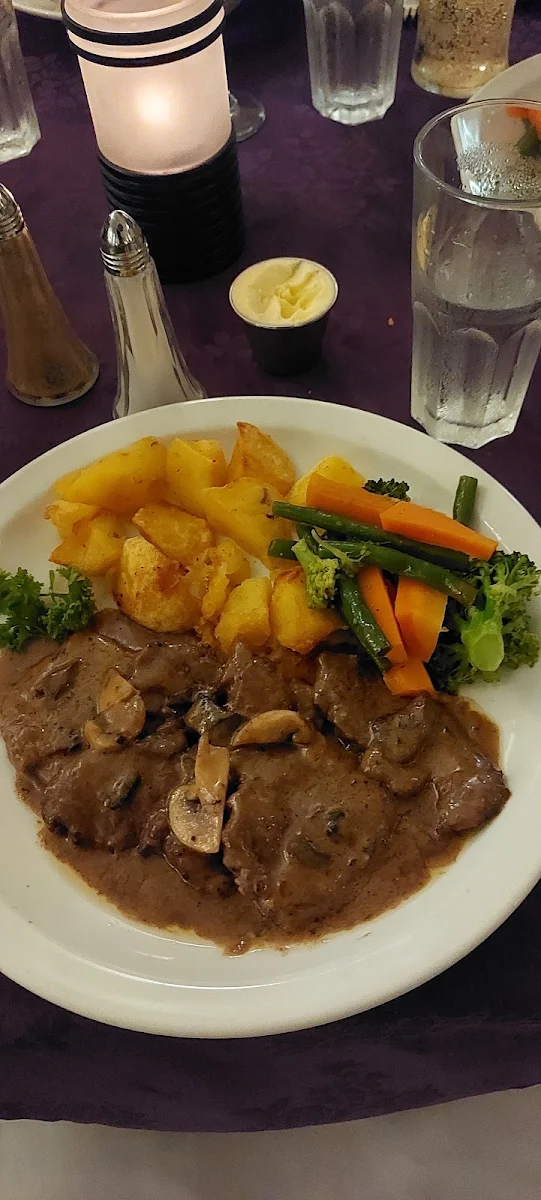 Beef Tenderloin, Bumpkin's Restaurant & Lounge