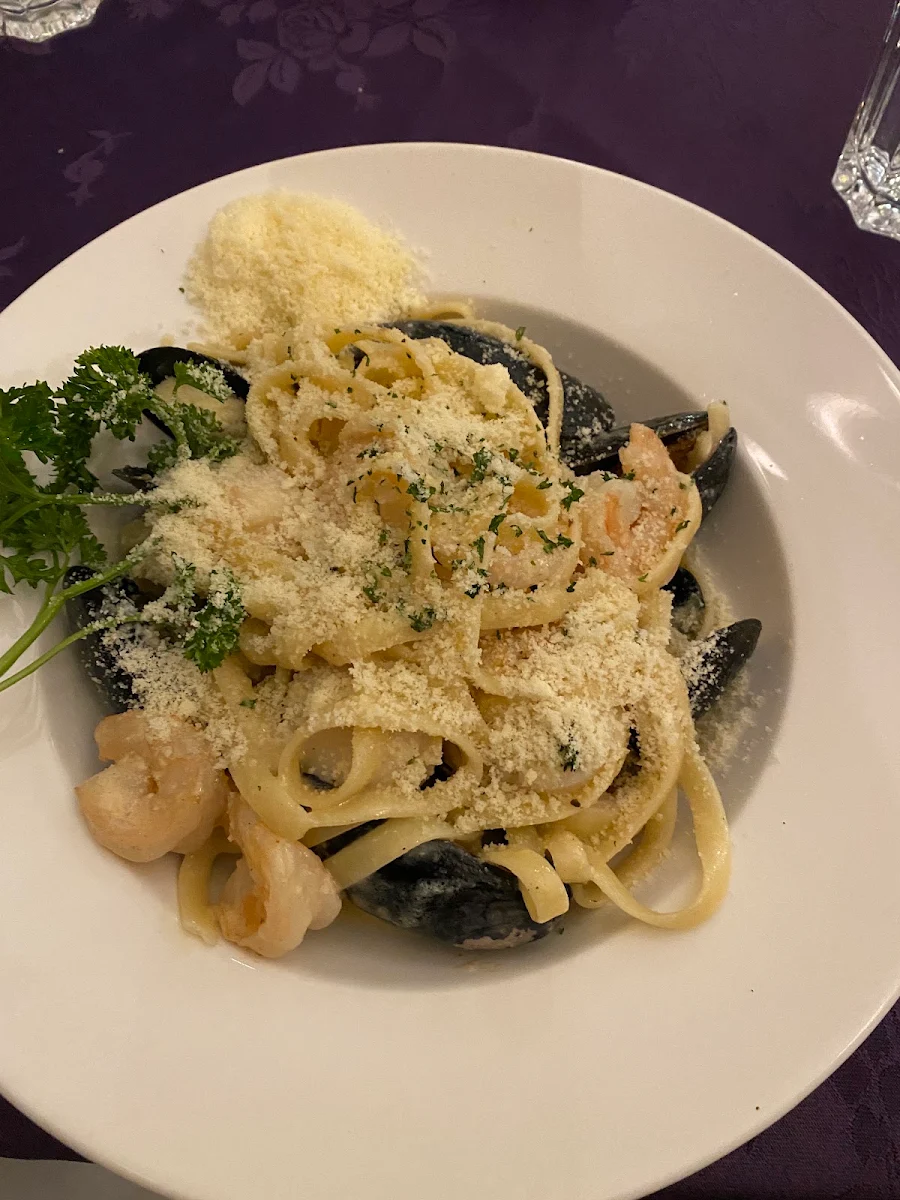 Fettuccine Frutti Di Mare, Bumpkin's Restaurant & Lounge