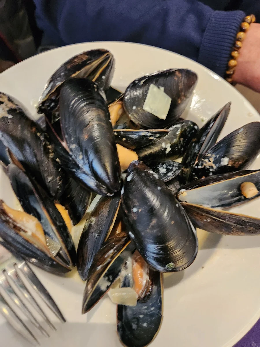 Mussels in Cream Sauce, Bumpkin's Restaurant & Lounge