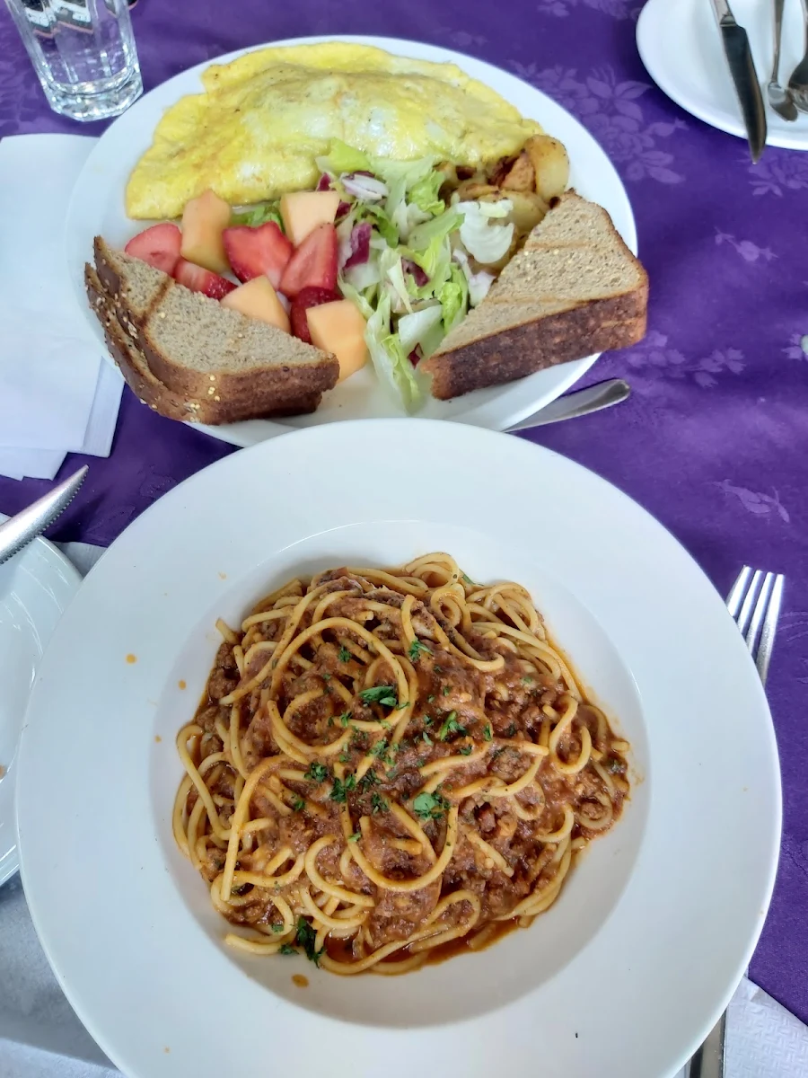Spaghetti, Bumpkin's Restaurant & Lounge