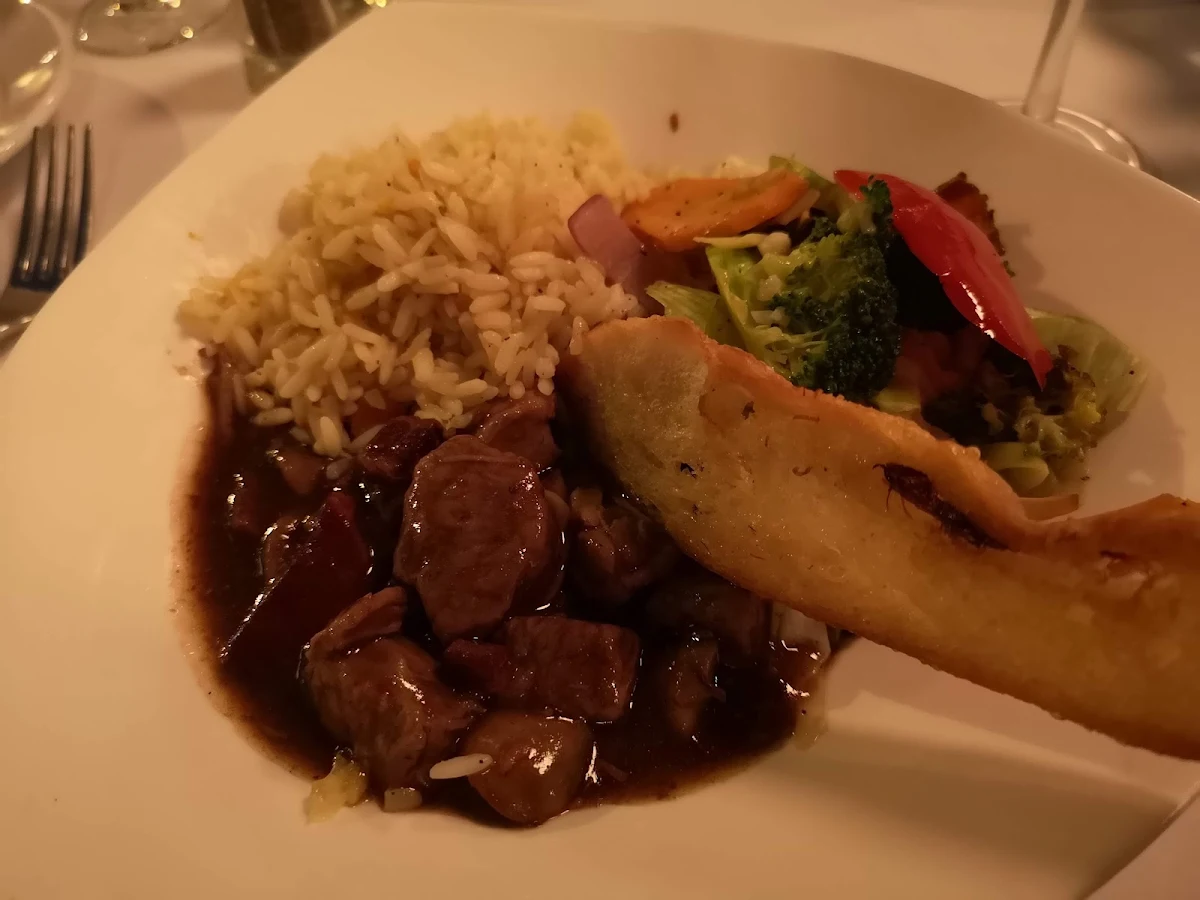 Bavette de bœuf aux échalotes (med. saig.) / Beef flank steak with Shallots (med. rare)