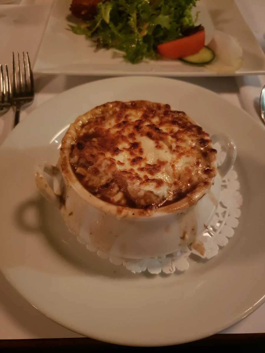 Soupe à l'oignon gratinée des Halles / French onion soup