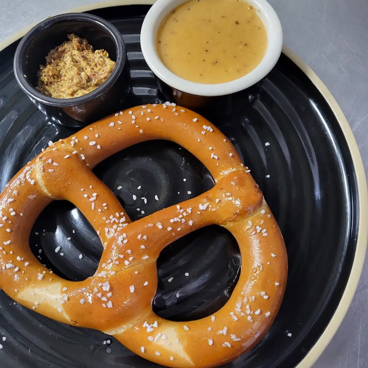 Pretzel & Beer Cheese Sauce