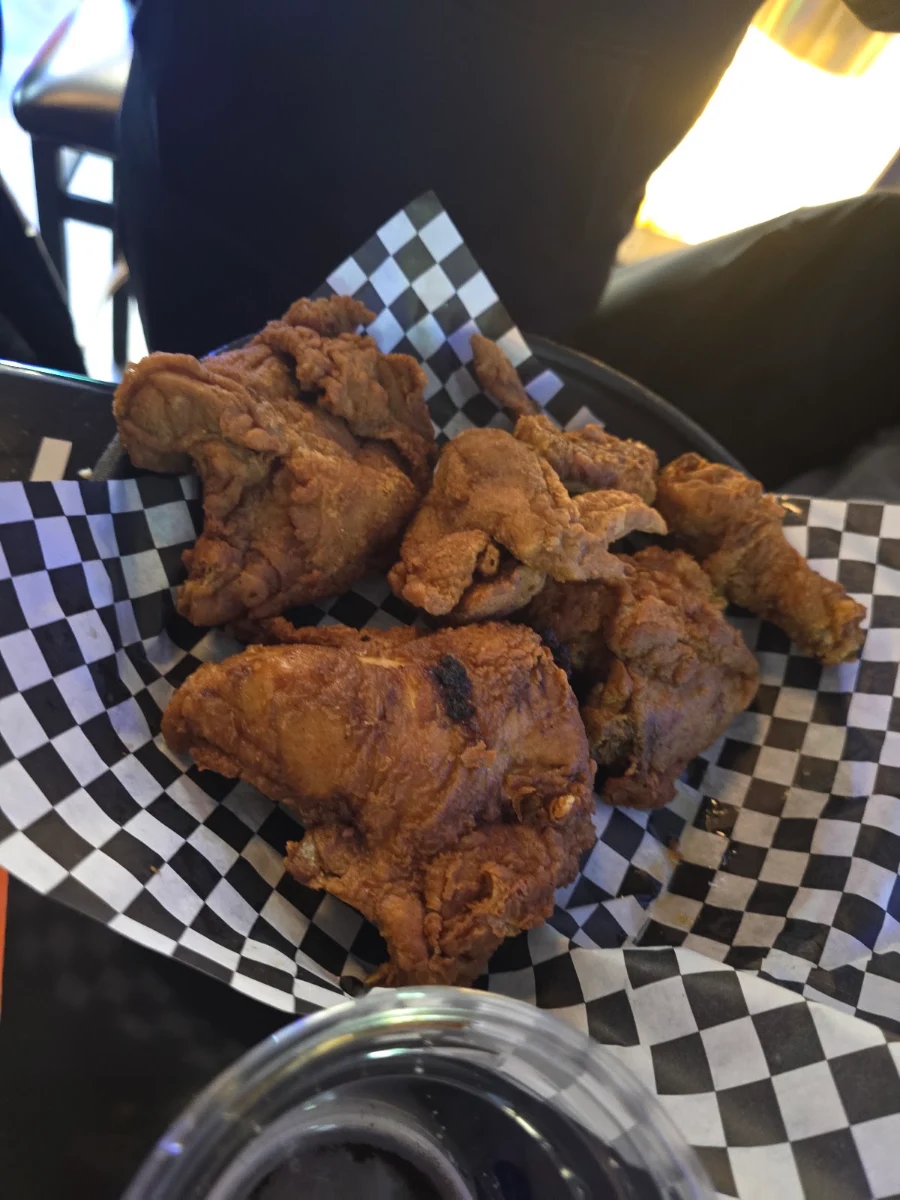Fried Chicken Wings with Sauce