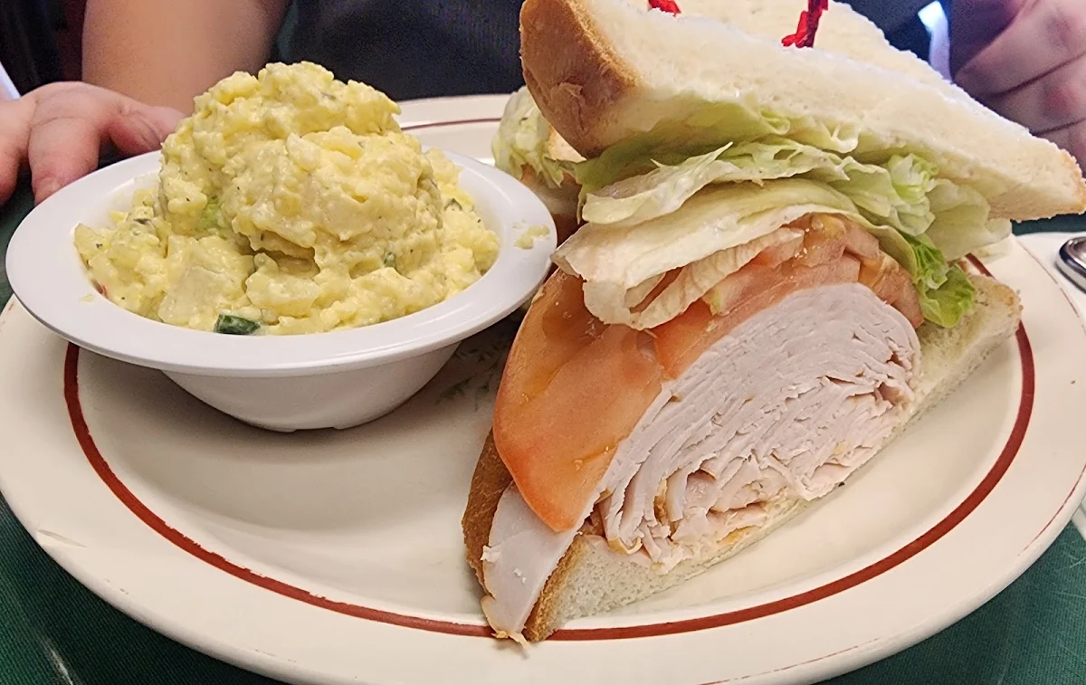 Cold Turkey Breast Deluxe Sandwich
