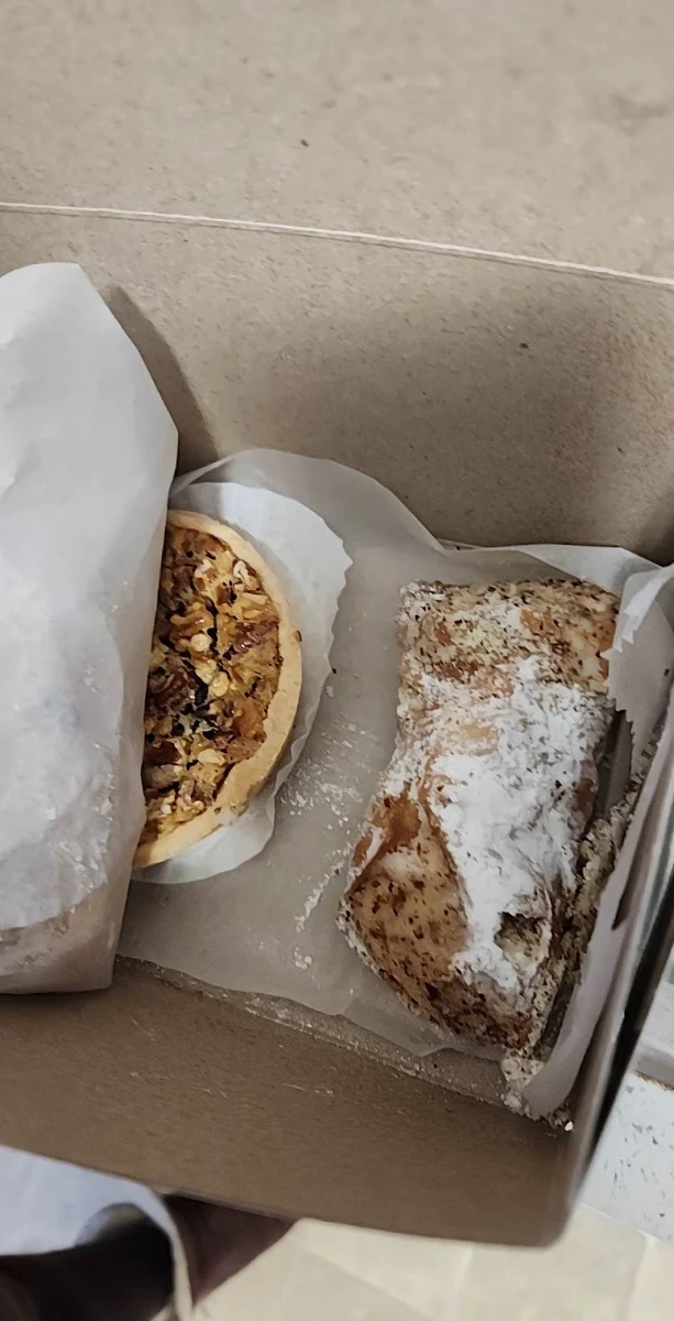 Mini Pecan Pie & Cannoli