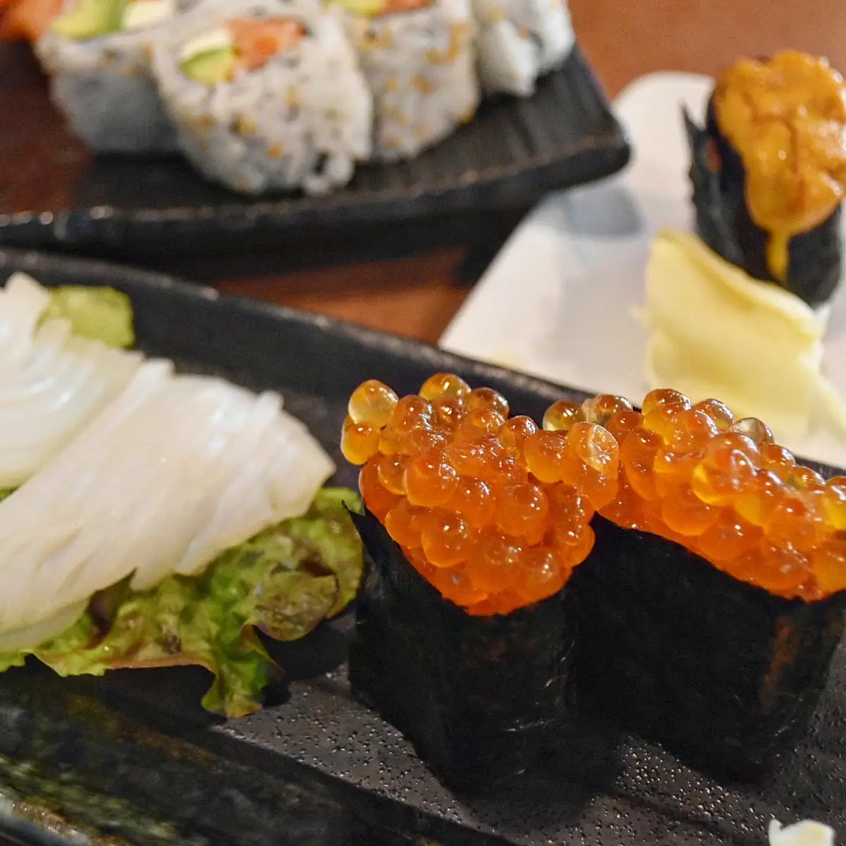 California Roll w Roe
