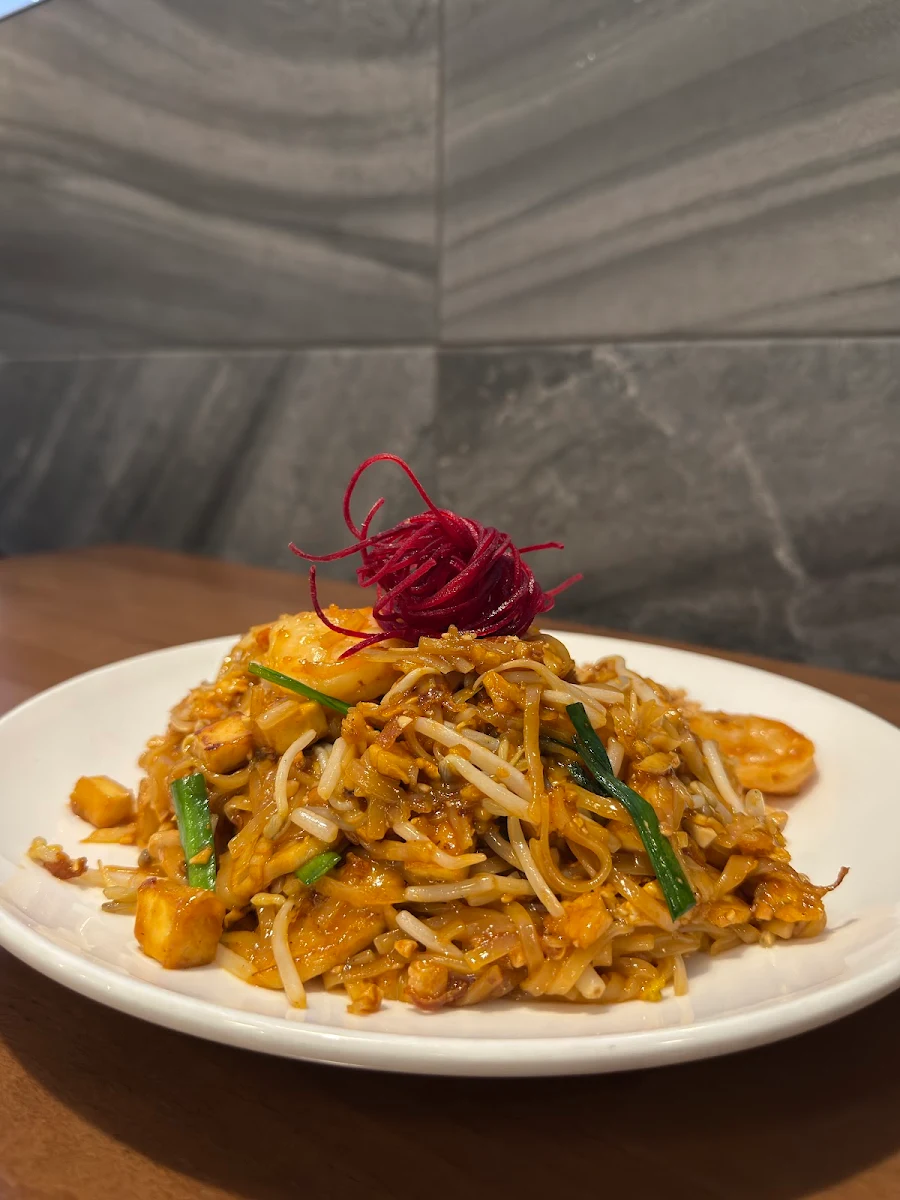 Pad Thai with Chicken, MAKIN Thai Food