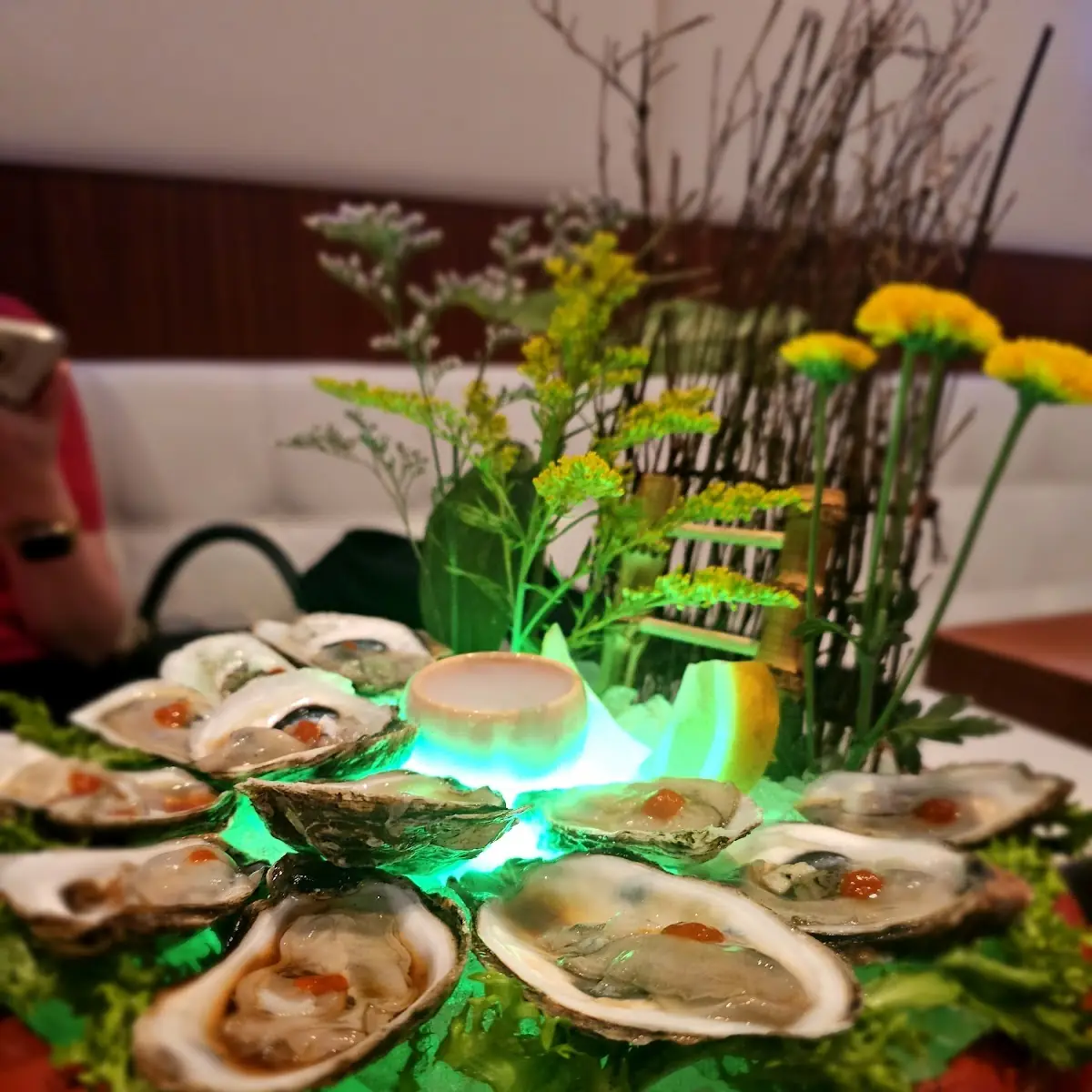 Fresh Raw Oysters with Lemon Slices